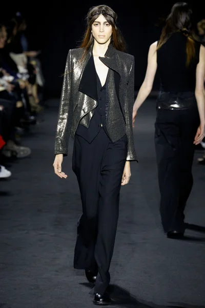 Look 28